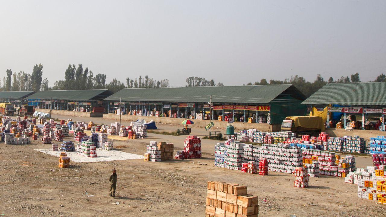 Earlier, the fruit growers’ association reported that hundreds of trucks carrying perishable fruit consignments remain stranded on the highway and have not been allowed to proceed to their destinations, resulting in “massive damages and heavy losses” for growers